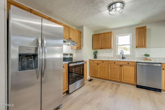 108 Independence Avenue, Mount Carmel, TN 37645