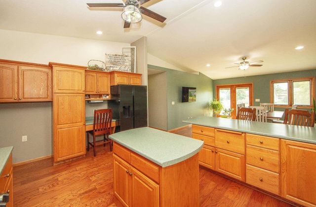 2419 Carstensen Dr, Waverly, IA 50677