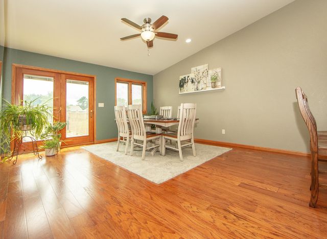 2419 Carstensen Dr, Waverly, IA 50677