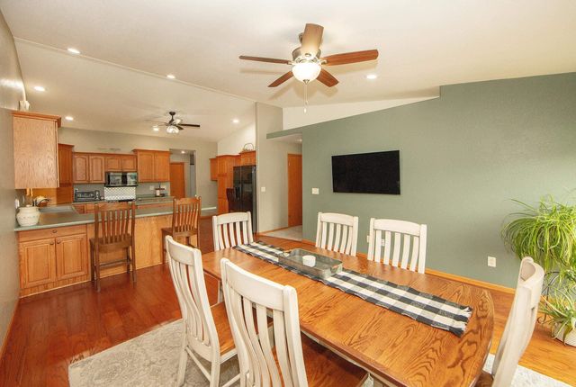 2419 Carstensen Dr, Waverly, IA 50677