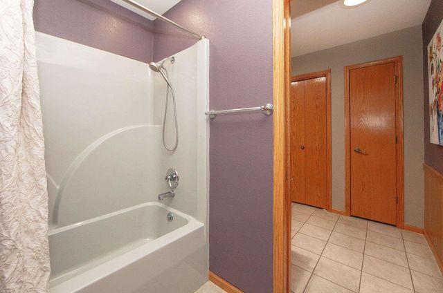 2419 Carstensen Dr, Waverly, IA 50677