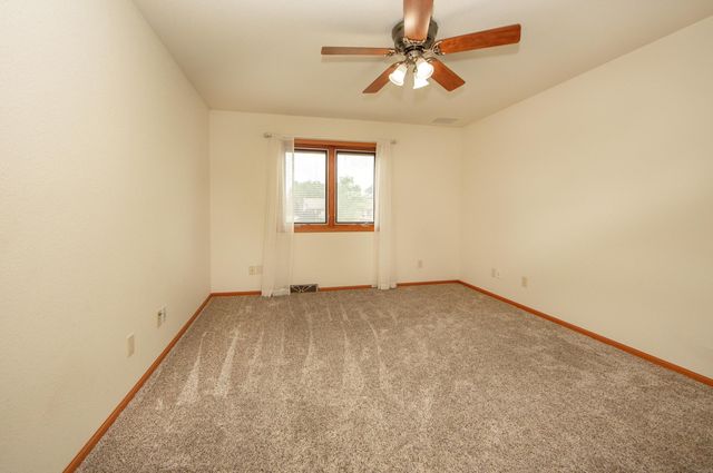 2419 Carstensen Dr, Waverly, IA 50677