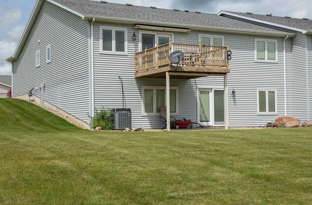 2419 Carstensen Dr, Waverly, IA 50677