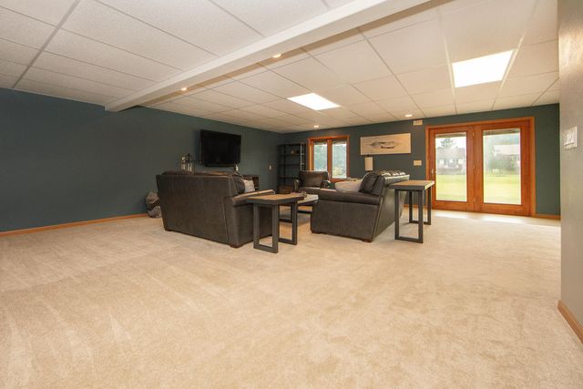 2419 Carstensen Dr, Waverly, IA 50677