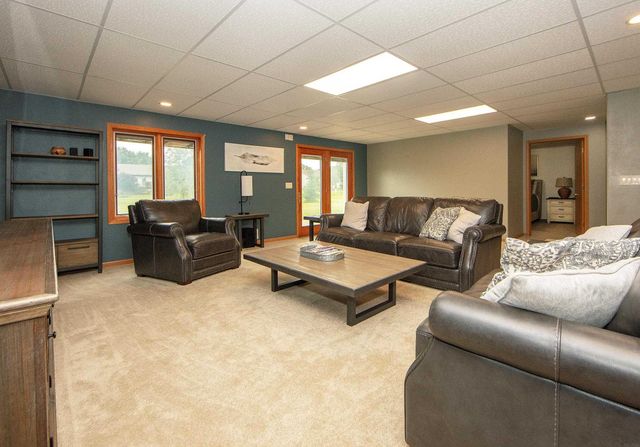 2419 Carstensen Dr, Waverly, IA 50677