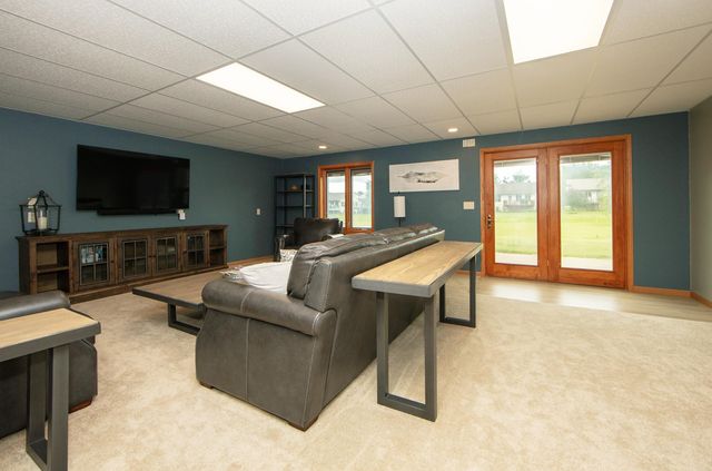 2419 Carstensen Dr, Waverly, IA 50677