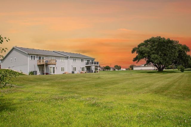 2419 Carstensen Dr, Waverly, IA 50677