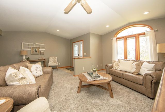 2419 Carstensen Dr, Waverly, IA 50677