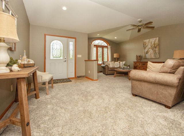 2419 Carstensen Dr, Waverly, IA 50677