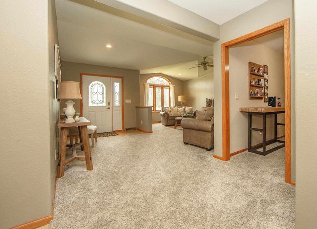 2419 Carstensen Dr, Waverly, IA 50677