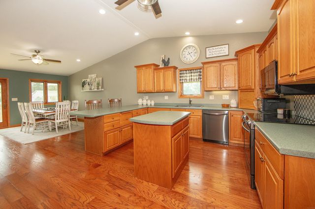 2419 Carstensen Dr, Waverly, IA 50677