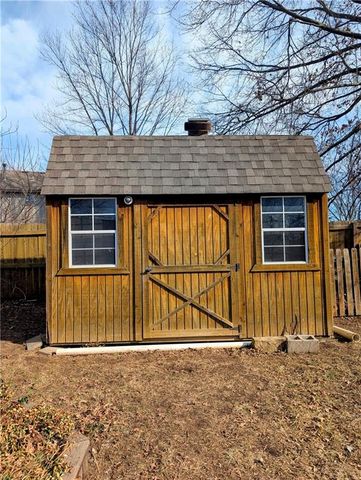 8113 N Serene Avenue, Kansas City, MO 64152