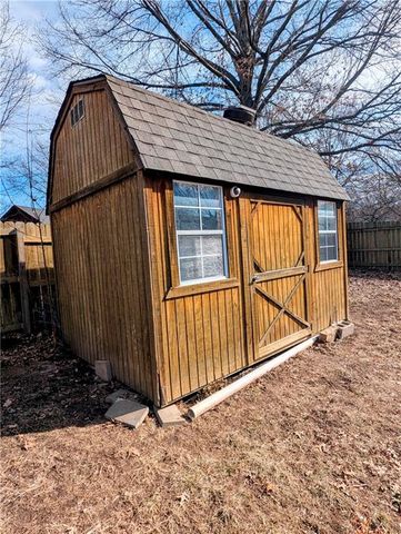 8113 N Serene Avenue, Kansas City, MO 64152