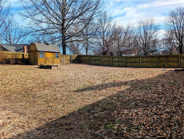 8113 N Serene Avenue, Kansas City, MO 64152