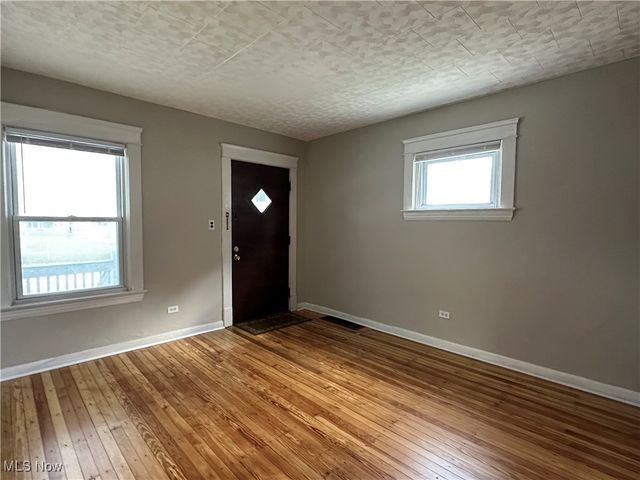 4011 E 29th Street, Newburgh Heights, OH 44105