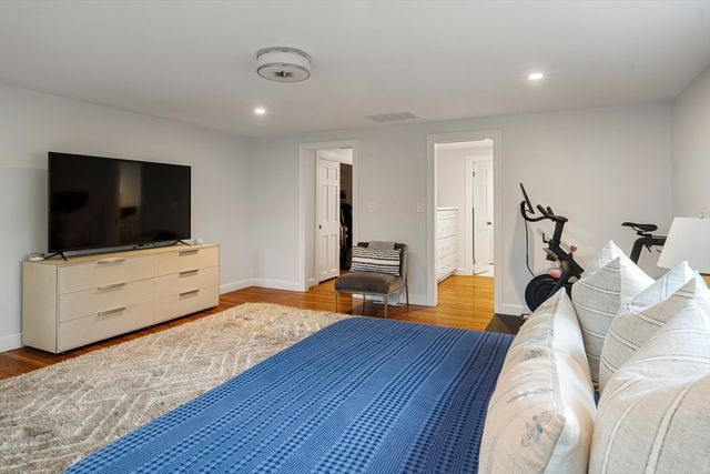 2 Edgewater Place, Winchester, MA 01890