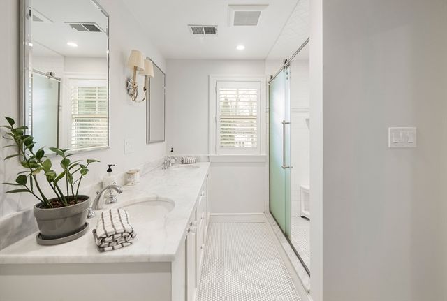 2 Edgewater Place, Winchester, MA 01890