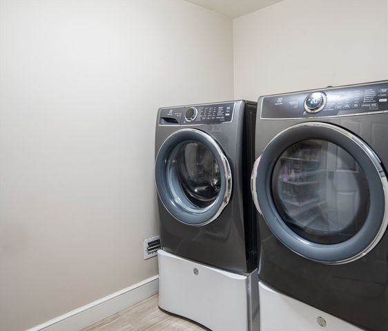 2 Edgewater Place, Winchester, MA 01890