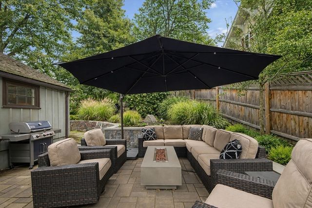 2 Edgewater Place, Winchester, MA 01890