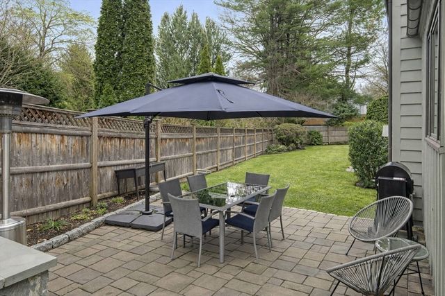 2 Edgewater Place, Winchester, MA 01890