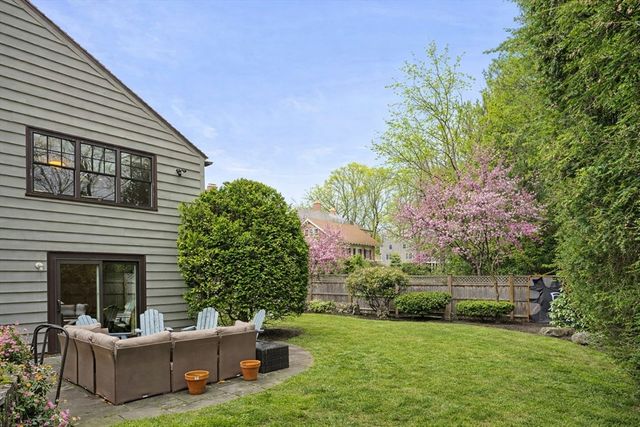 2 Edgewater Place, Winchester, MA 01890