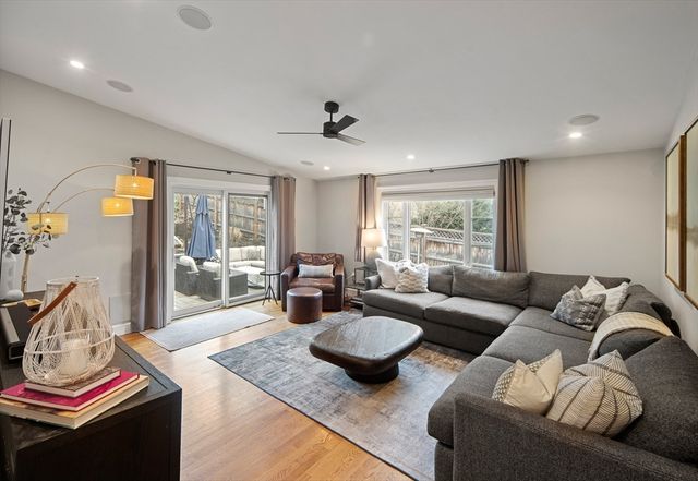 2 Edgewater Place, Winchester, MA 01890