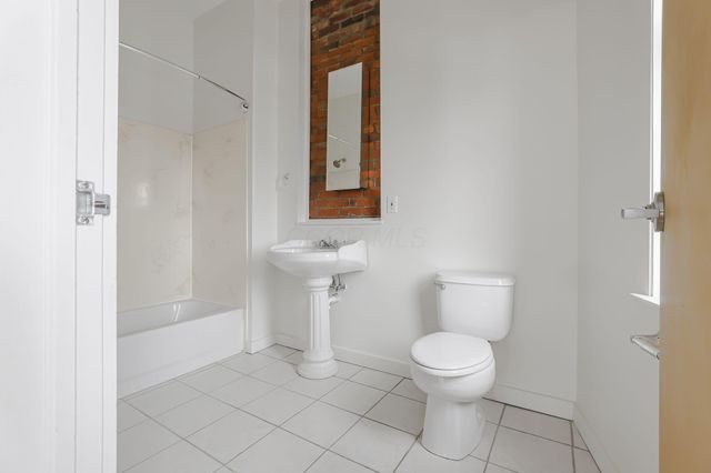 1131 N High Street, 301, Columbus, OH 43201