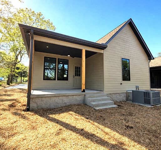 321 Jackson St, White Bluff, TN 37187
