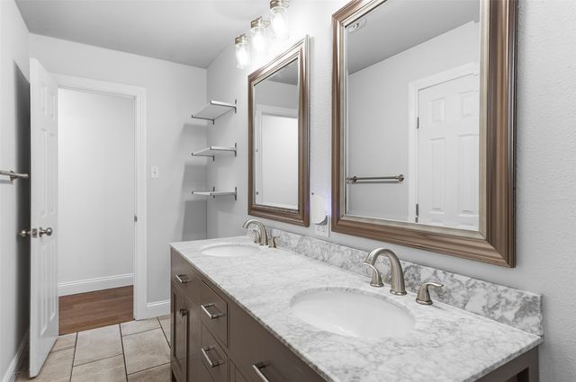 5809 Waltham Avenue, Fort Worth, TX 76133