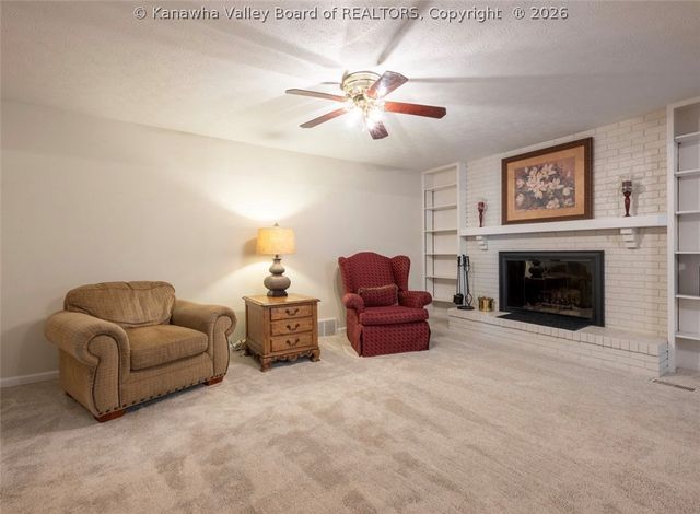 16 Carriage Road, Charleston, WV 25314