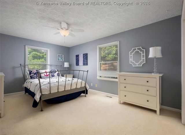 16 Carriage Road, Charleston, WV 25314