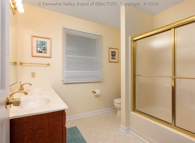 16 Carriage Road, Charleston, WV 25314