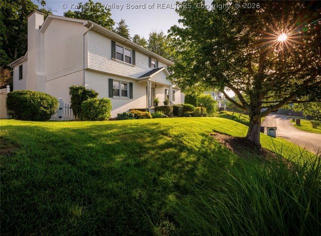 16 Carriage Road, Charleston, WV 25314