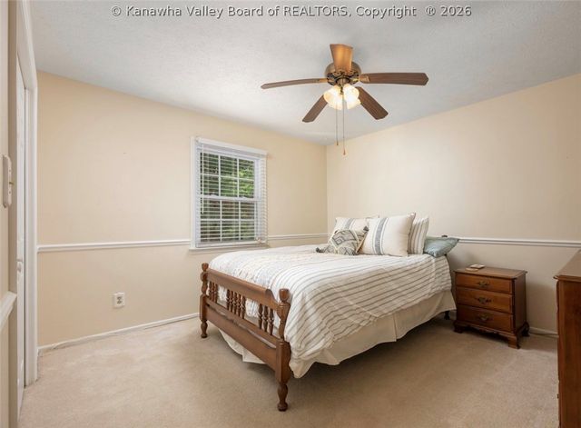 16 Carriage Road, Charleston, WV 25314