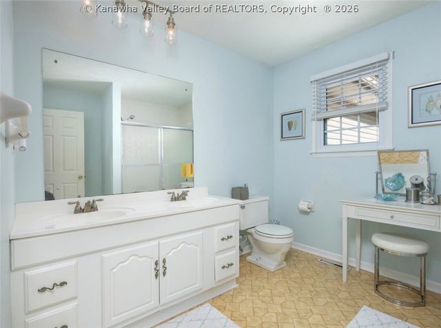 16 Carriage Road, Charleston, WV 25314