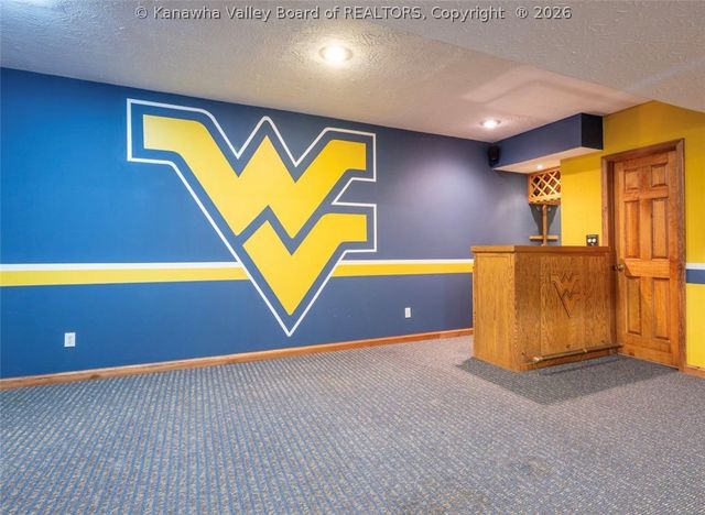 16 Carriage Road, Charleston, WV 25314