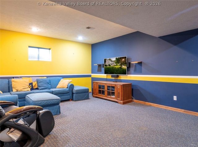 16 Carriage Road, Charleston, WV 25314
