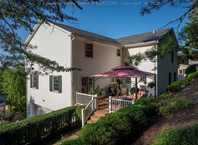 16 Carriage Road, Charleston, WV 25314