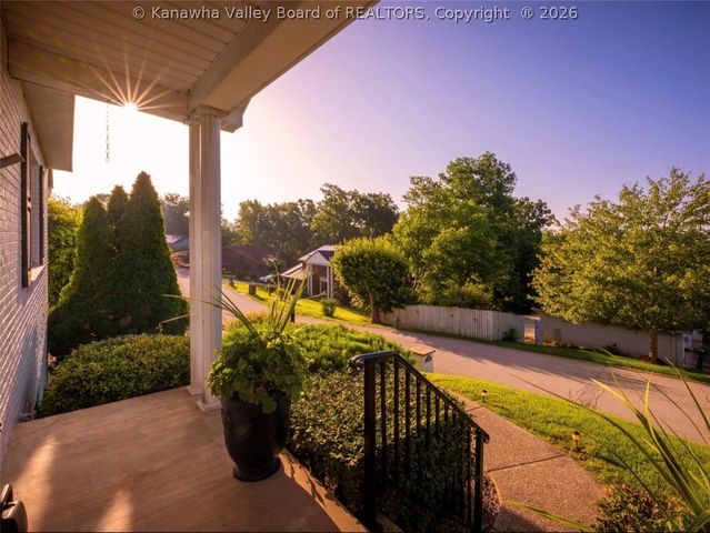 16 Carriage Road, Charleston, WV 25314