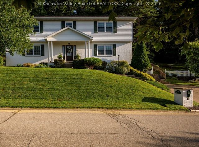 16 Carriage Road, Charleston, WV 25314
