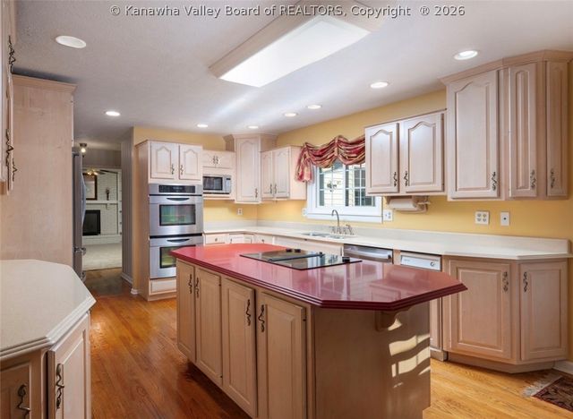 16 Carriage Road, Charleston, WV 25314