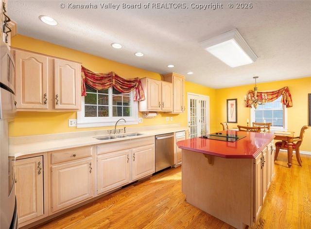 16 Carriage Road, Charleston, WV 25314