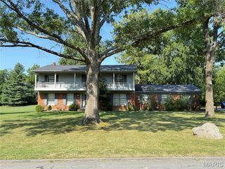 1133 Westmoor Place, St Louis, MO 63131