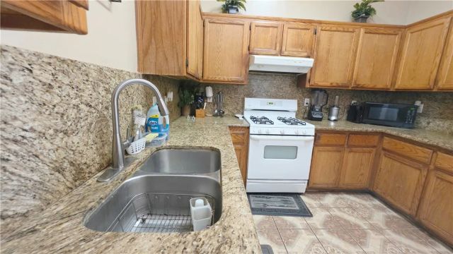 823 Deer Ridge, Bakersfield, CA 93306