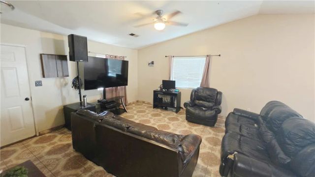 823 Deer Ridge, Bakersfield, CA 93306