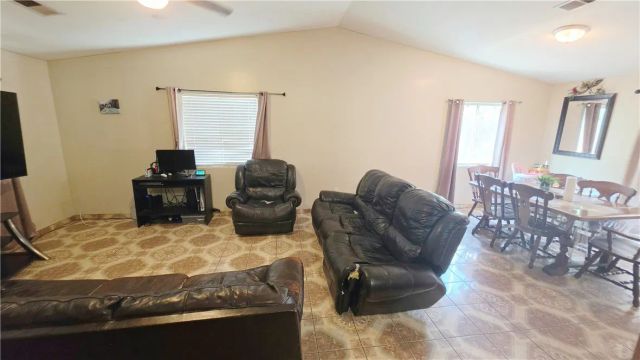 823 Deer Ridge, Bakersfield, CA 93306