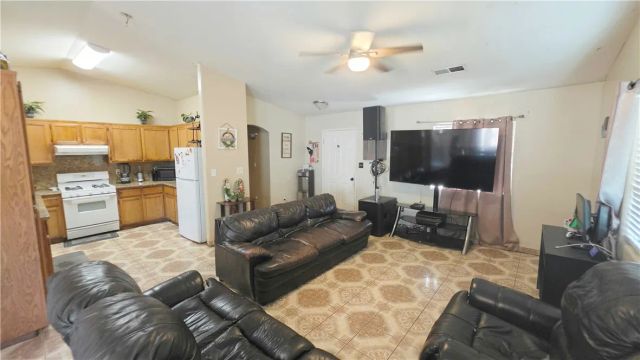 823 Deer Ridge, Bakersfield, CA 93306