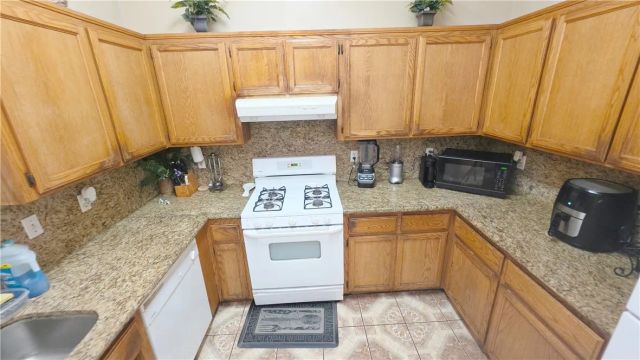 823 Deer Ridge, Bakersfield, CA 93306