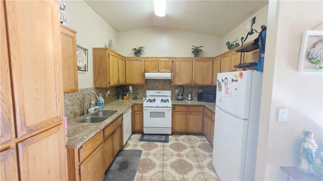 823 Deer Ridge, Bakersfield, CA 93306