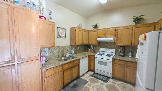 823 Deer Ridge, Bakersfield, CA 93306